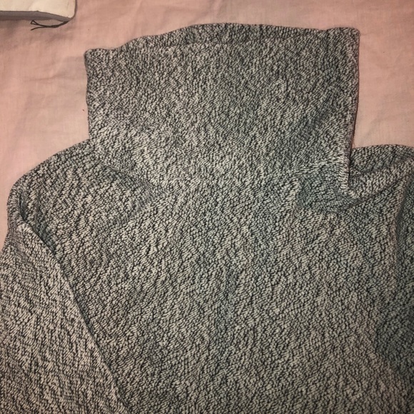 Gray a•n•d eawy Sweater - Picture 2 of 3